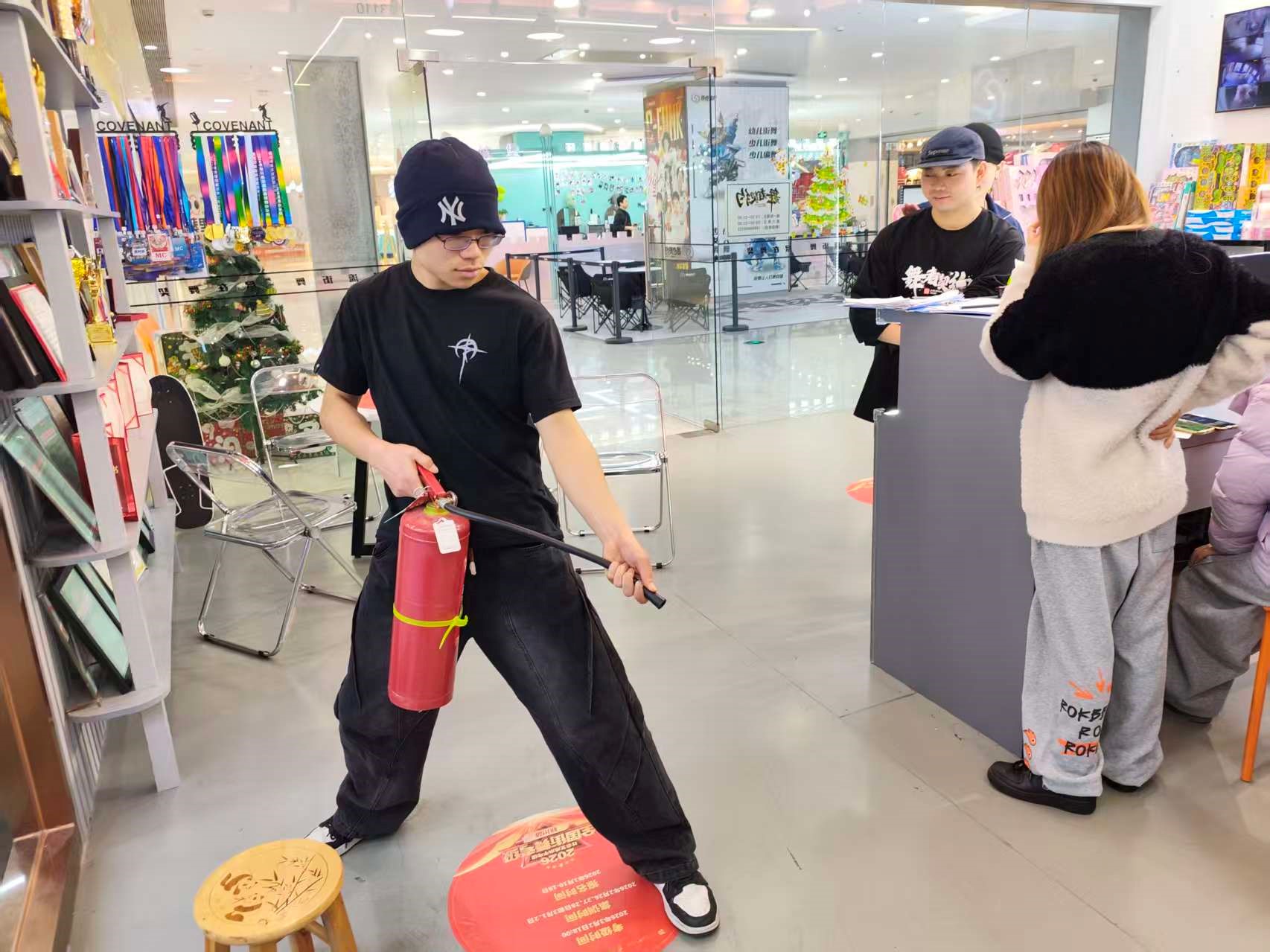 水晶城開展消防技能培訓，筑牢安全防護網