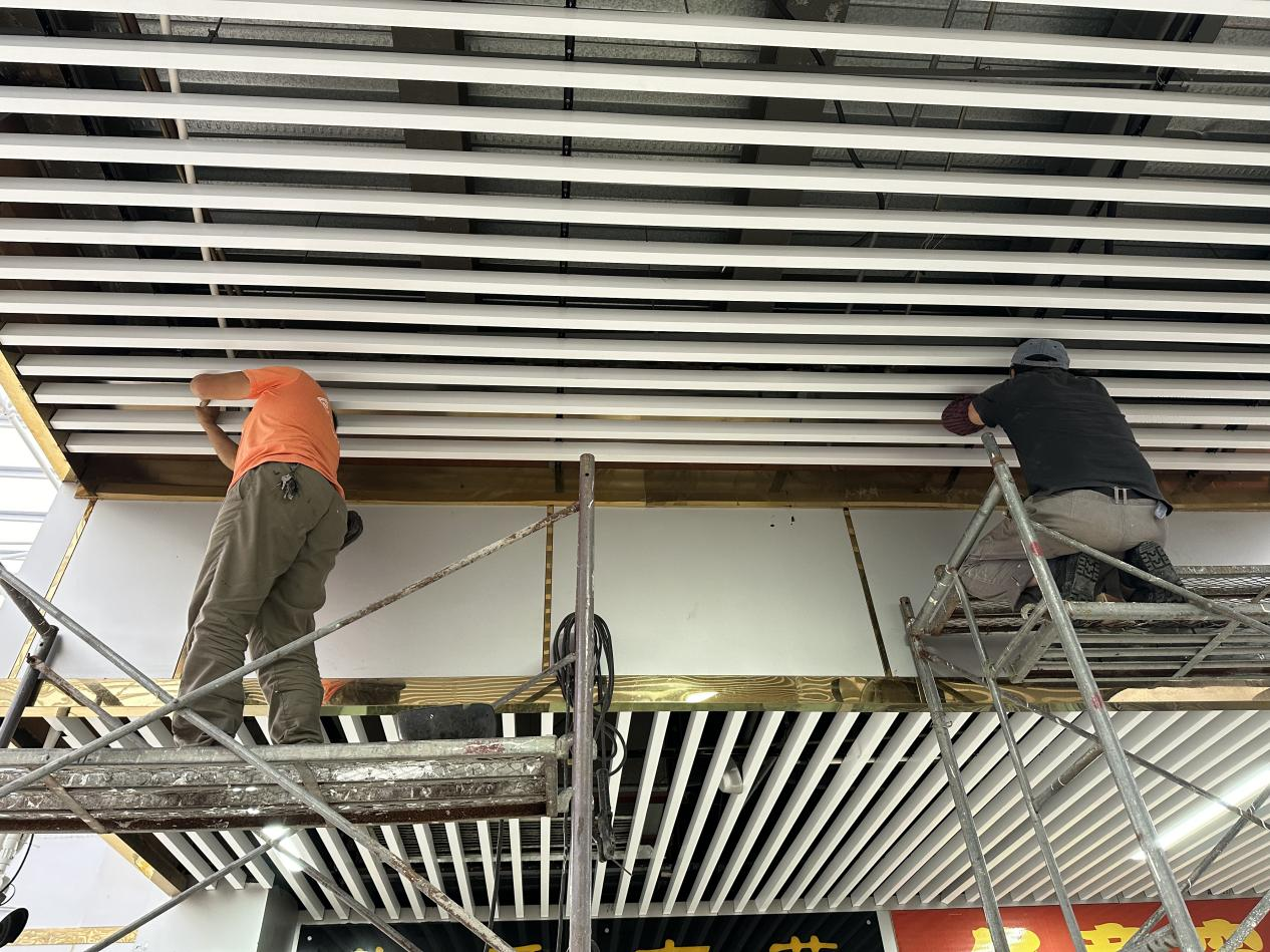 錢江商城對場內連廊進行加固