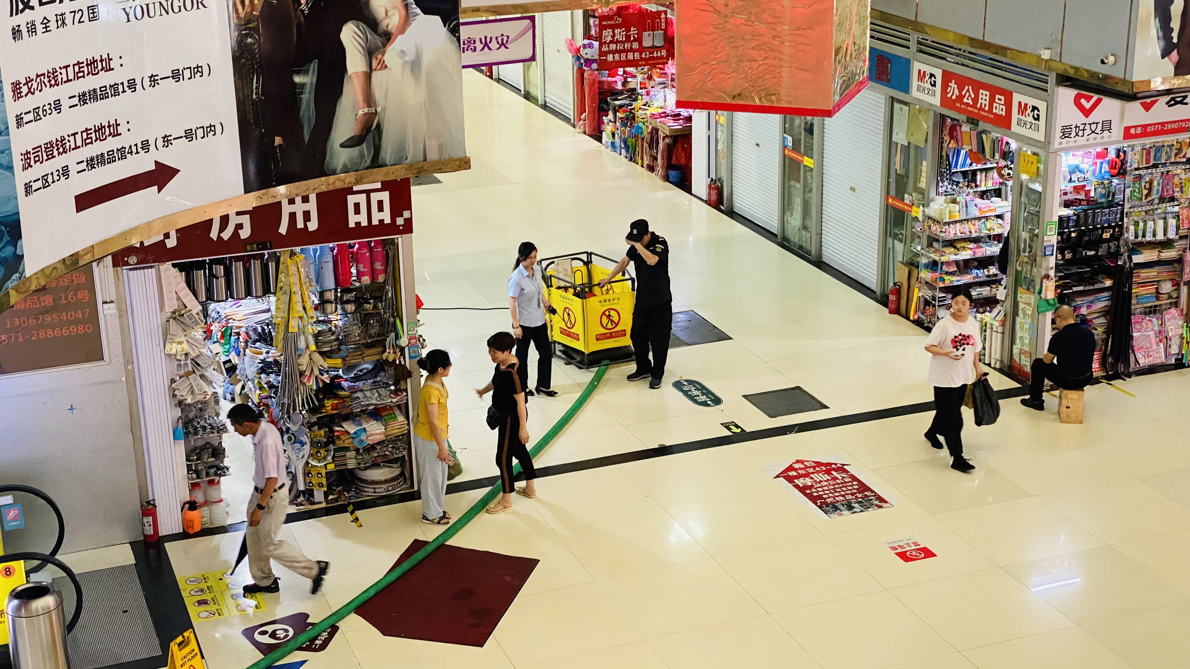 錢(qián)江商城開(kāi)展防臺(tái)防汛檢查