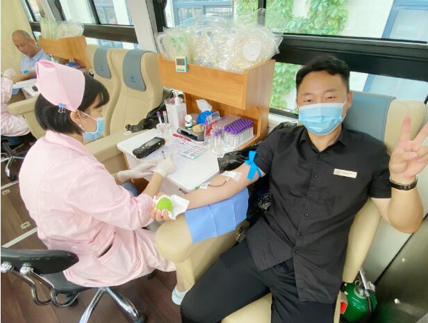 用愛傳遞正能量 廬陽(yáng)建華文創(chuàng)園組織開展無(wú)償獻(xiàn)血活動(dòng)