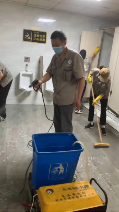 錢江商城開(kāi)展全域洗手間大掃除活動(dòng)