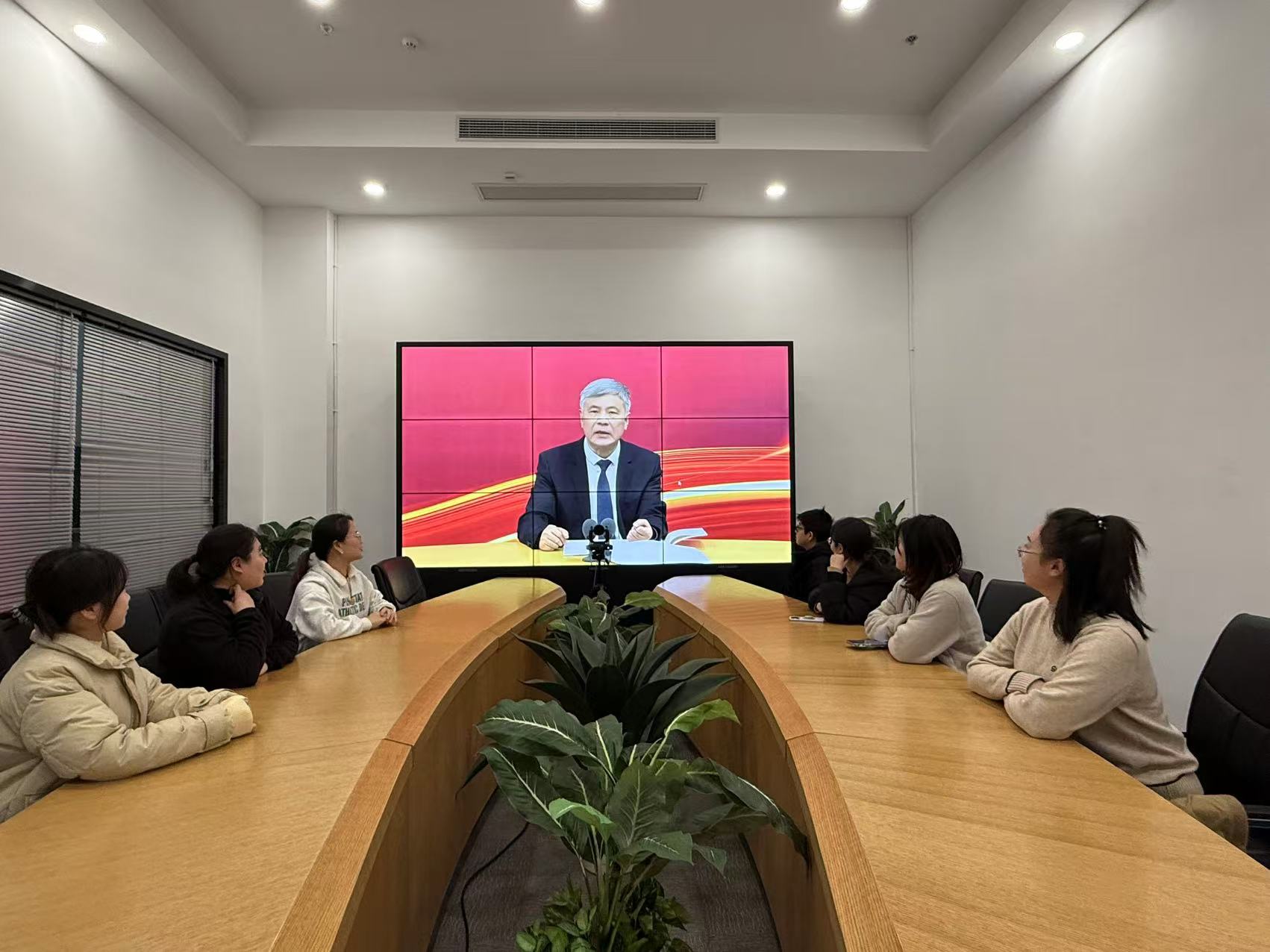 建華文創集團行政黨支部開展“深入學習貫徹黨的二十屆三中全會精神”主題黨日活動