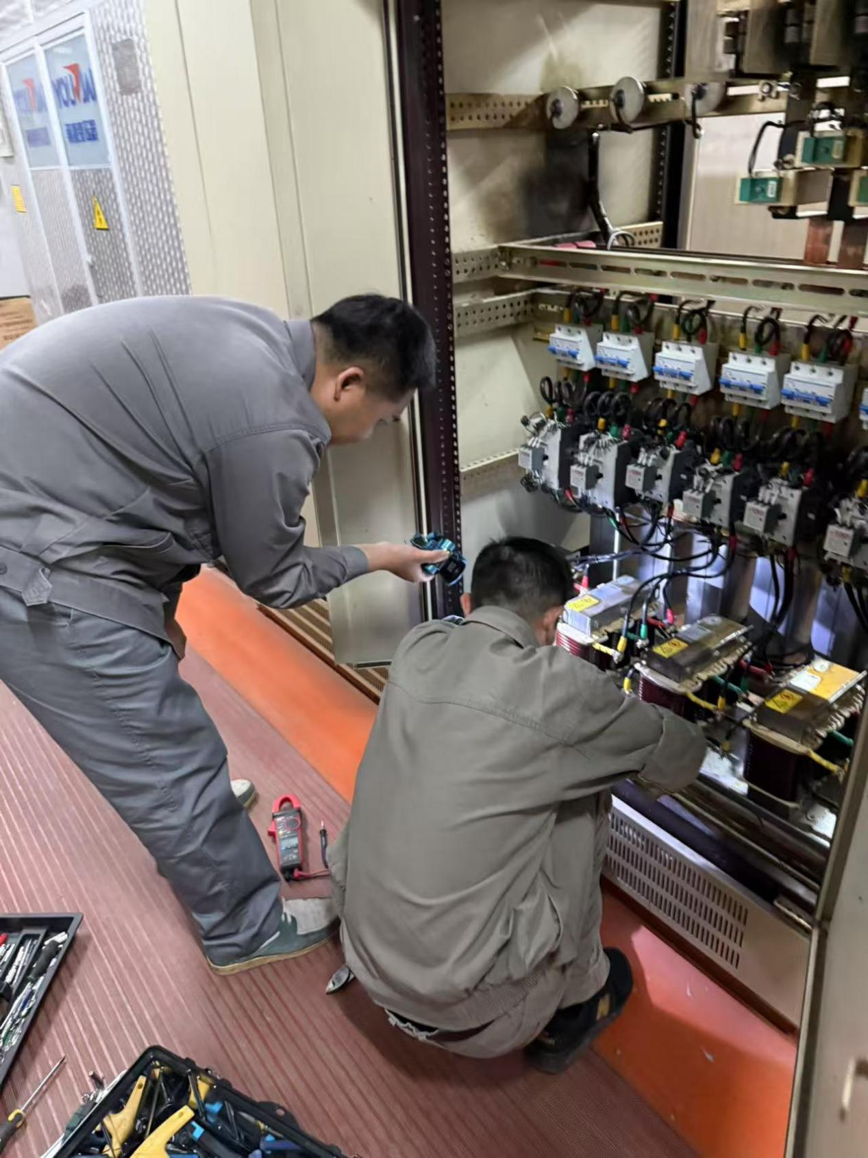 錢江商城開展高配間用電安全專項檢查工作