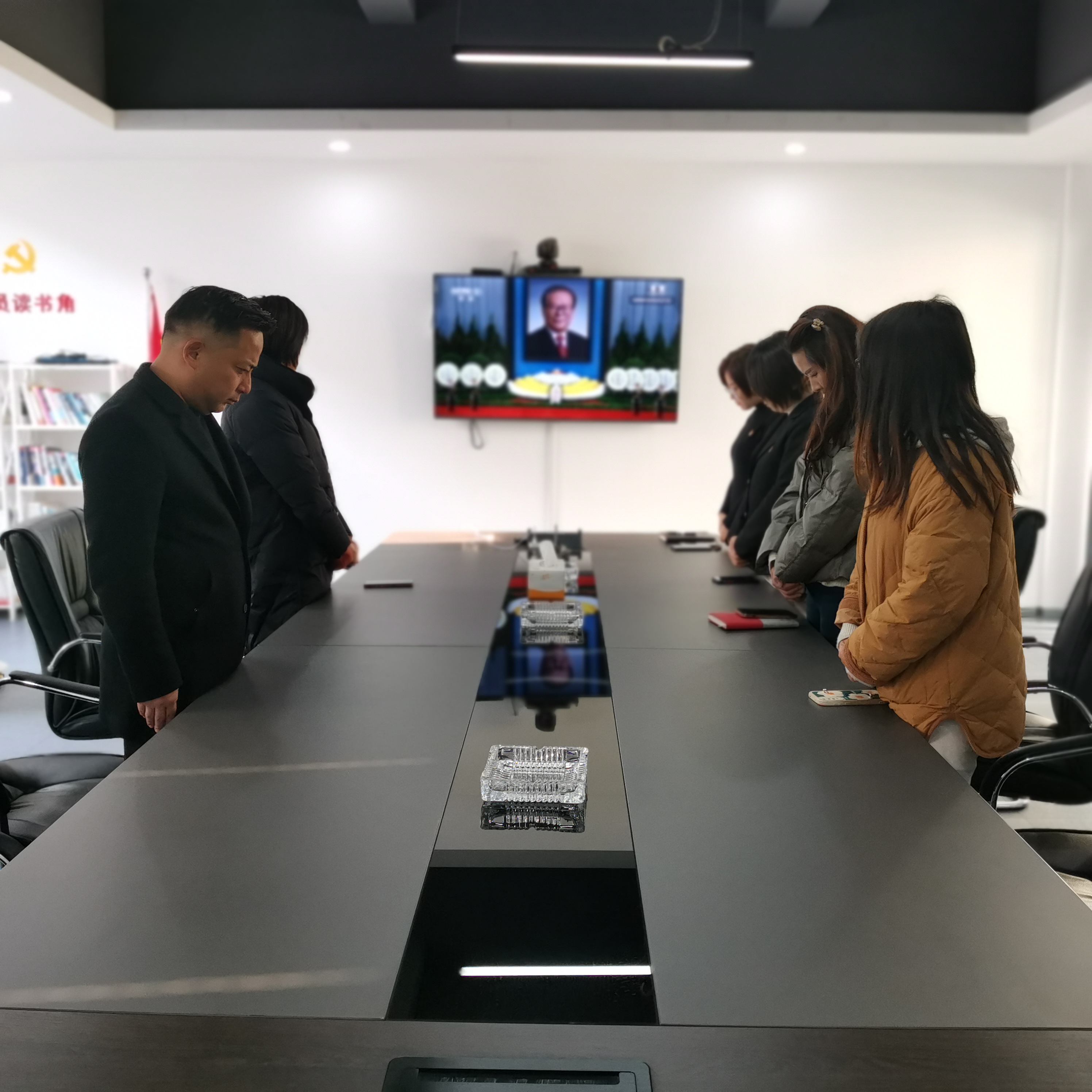 “沉痛哀悼、深切緬懷”——廬陽文創園收看江澤民同志追悼大會