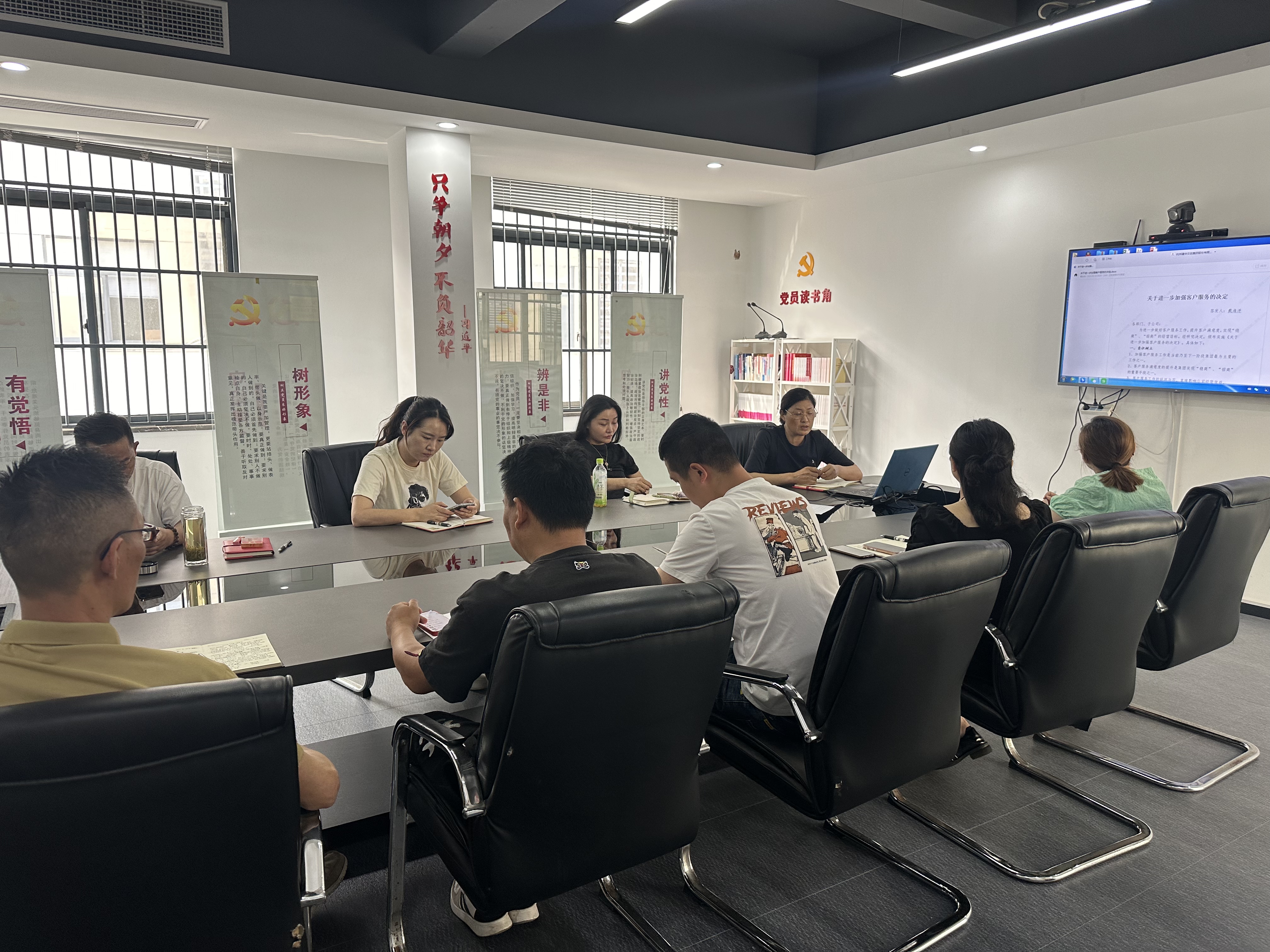 立足服務重細節，擦亮服務“金招牌” ——建華文創集團開展《關于進一步加強客戶服務的決定》相關學習