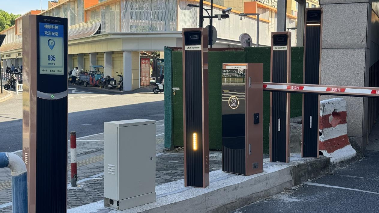 錢江商城道閘系統升級穩步推進中