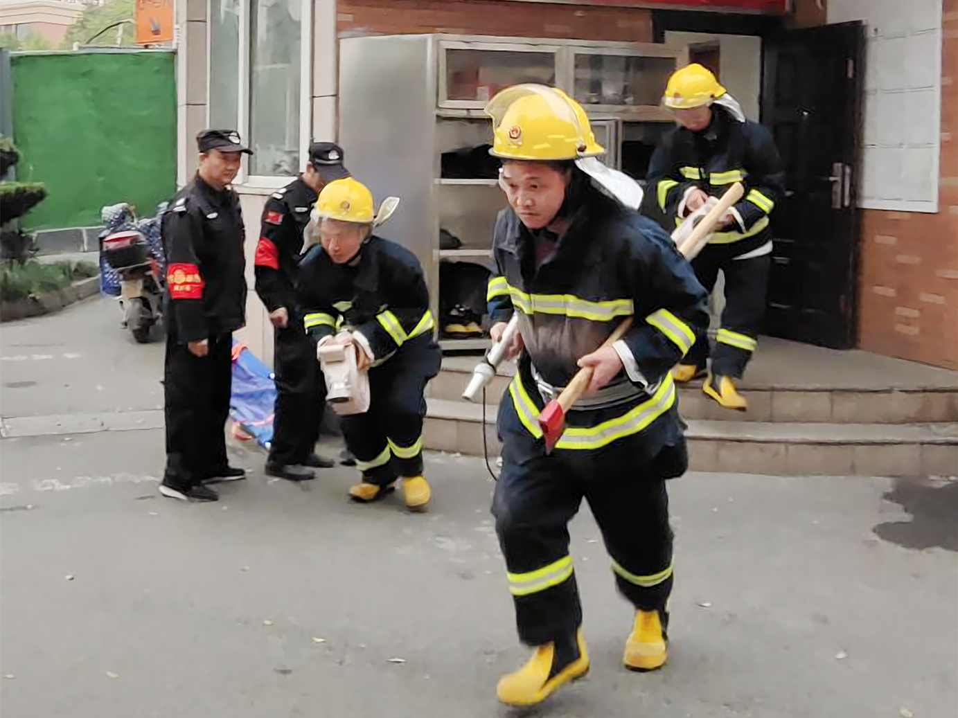 安全第一，防范為先——建華市場開展消防疏散演練活動